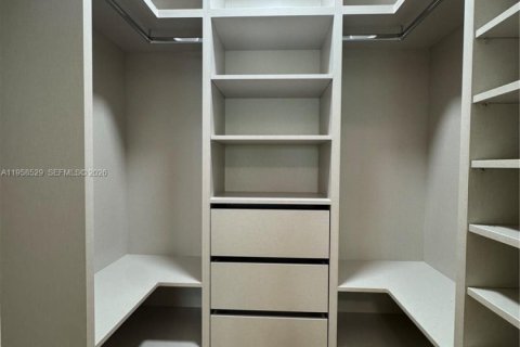 Villa ou maison à vendre à Miami, Floride: 4 chambres, 297.75 m2 № 2017765 - photo 29