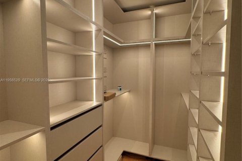 Villa ou maison à vendre à Miami, Floride: 4 chambres, 297.75 m2 № 2017765 - photo 11