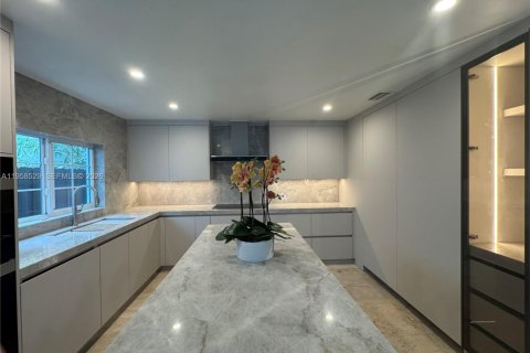 Villa ou maison à vendre à Miami, Floride: 4 chambres, 297.75 m2 № 2017765 - photo 6