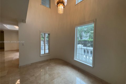 Villa ou maison à vendre à Miami, Floride: 4 chambres, 297.75 m2 № 2017765 - photo 17