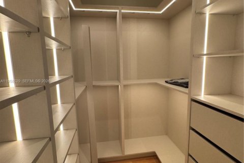 Villa ou maison à vendre à Miami, Floride: 4 chambres, 297.75 m2 № 2017765 - photo 13