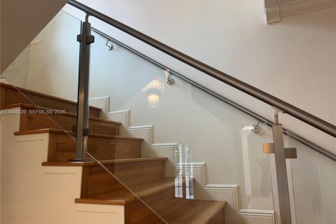 Villa ou maison à vendre à Miami, Floride: 4 chambres, 297.75 m2 № 2017765 - photo 18