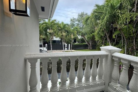 Villa ou maison à vendre à Miami, Floride: 4 chambres, 297.75 m2 № 2017765 - photo 15