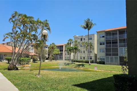 Condominio en alquiler en North Lauderdale, Florida, 1 dormitorio, 75.25 m2 № 1847684 - foto 15