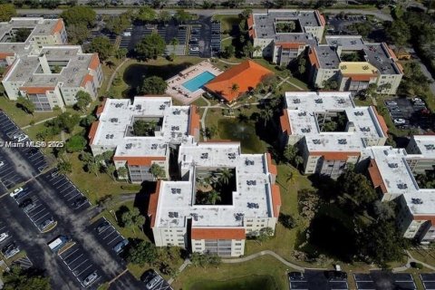 Condominio en alquiler en North Lauderdale, Florida, 1 dormitorio, 75.25 m2 № 1847684 - foto 2