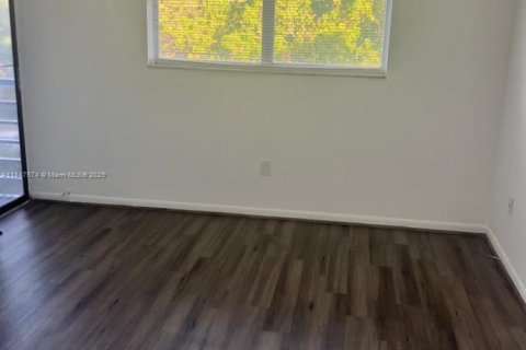Condominio en alquiler en North Lauderdale, Florida, 1 dormitorio, 75.25 m2 № 1847684 - foto 12