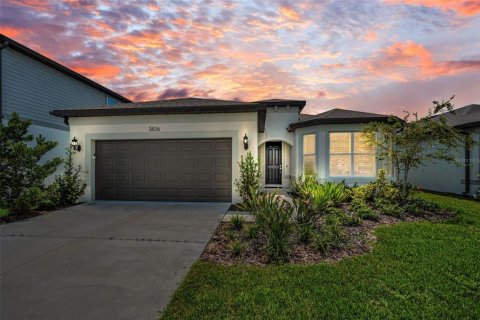 House in Land O' Lakes, Florida 3 bedrooms, 209.87 sq.m. № 1886715 - photo 1