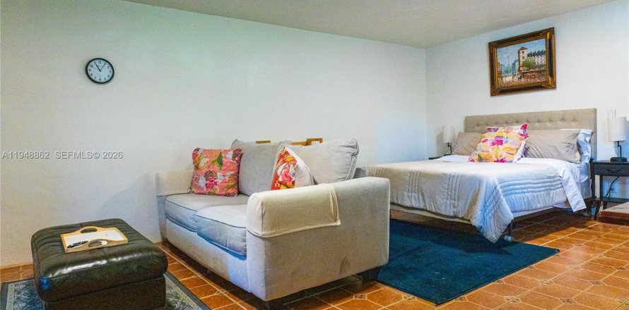 Коммерческая недвижимость в Майами, Флорида 1 спальня, 467.3м2 № 2004955