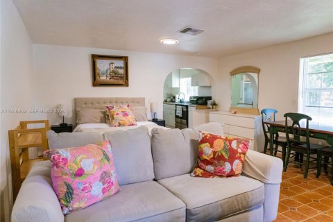 Снять в аренду коммерческую недвижимость в Майами, Флорида 1 спальня, 467.3м2, № 2004955 - фото 5