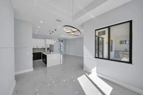 Casa en venta en Lehigh Acres, Florida, 3 dormitorios, 157.47 m2 № 1770499 - foto 5