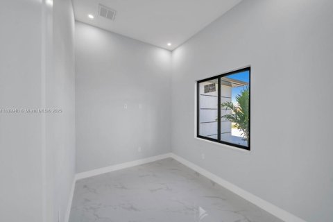 Casa en venta en Lehigh Acres, Florida, 3 dormitorios, 157.47 m2 № 1770499 - foto 7