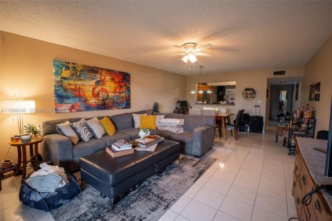 Copropriété à vendre à Coral Springs, Floride: 3 chambres, 127.74 m2 № 2067031 - photo 9