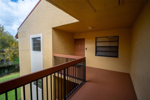 Copropriété à vendre à Coral Springs, Floride: 3 chambres, 127.74 m2 № 2067031 - photo 2