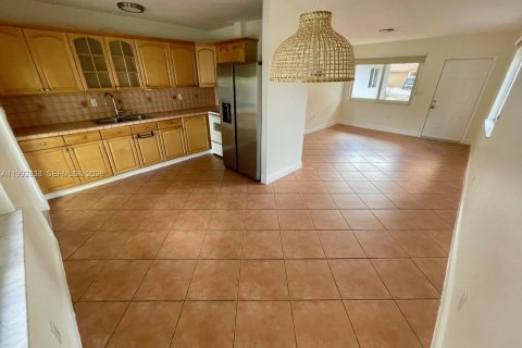 Dúplex en alquiler en Miami, Florida, 3 dormitorios, 211.45 m2 № 2056710 - foto 6