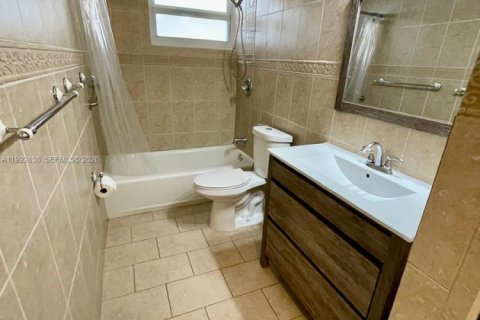 Dúplex en alquiler en Miami, Florida, 3 dormitorios, 211.45 m2 № 2056710 - foto 13