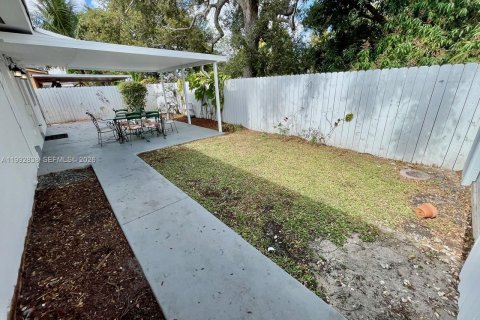 Dúplex en alquiler en Miami, Florida, 3 dormitorios, 211.45 m2 № 2056710 - foto 17