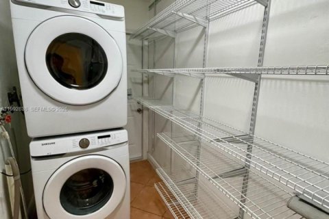 Dúplex en alquiler en Miami, Florida, 3 dormitorios, 211.45 m2 № 2056710 - foto 14