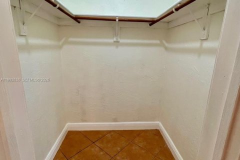 Dúplex en alquiler en Miami, Florida, 3 dormitorios, 211.45 m2 № 2056710 - foto 12