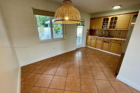 Dúplex en alquiler en Miami, Florida, 3 dormitorios, 211.45 m2 № 2056710 - foto 5