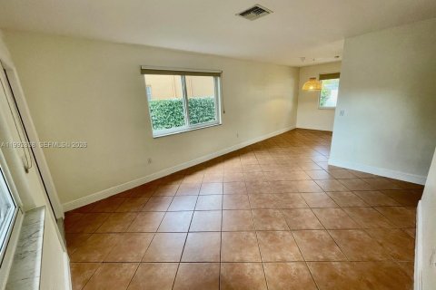 Dúplex en alquiler en Miami, Florida, 3 dormitorios, 211.45 m2 № 2056710 - foto 4