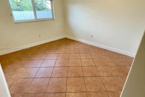 Dúplex en alquiler en Miami, Florida, 3 dormitorios, 211.45 m2 № 2056710 - foto 10