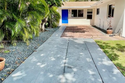 Dúplex en alquiler en Miami, Florida, 3 dormitorios, 211.45 m2 № 2056710 - foto 19