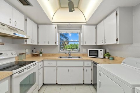 Condominio en venta en Bradenton, Florida, 2 dormitorios, 129.04 m2 № 1911946 - foto 12