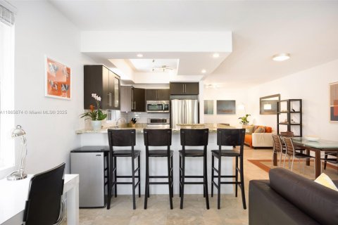 Adosado en venta en Miami, Florida, 3 dormitorios, 212.84 m2 № 1922937 - foto 8