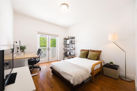 Adosado en venta en Miami, Florida, 3 dormitorios, 212.84 m2 № 1922937 - foto 14