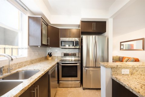 Adosado en venta en Miami, Florida, 3 dormitorios, 212.84 m2 № 1922937 - foto 9