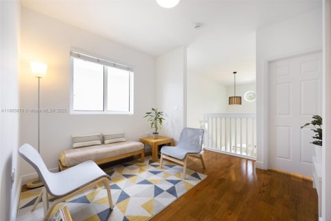 Adosado en venta en Miami, Florida, 3 dormitorios, 212.84 m2 № 1922937 - foto 11