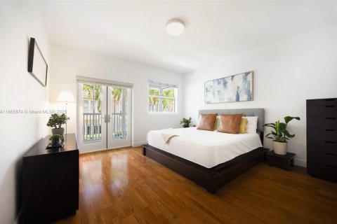 Adosado en venta en Miami, Florida, 3 dormitorios, 212.84 m2 № 1922937 - foto 13