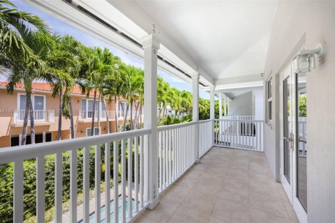 Adosado en venta en Miami, Florida, 3 dormitorios, 212.84 m2 № 1922937 - foto 21