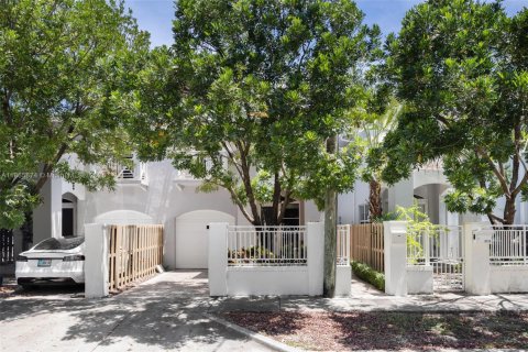 Adosado en venta en Miami, Florida, 3 dormitorios, 212.84 m2 № 1922937 - foto 1