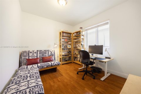 Adosado en venta en Miami, Florida, 3 dormitorios, 212.84 m2 № 1922937 - foto 12