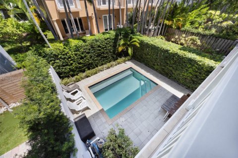 Adosado en venta en Miami, Florida, 3 dormitorios, 212.84 m2 № 1922937 - foto 23