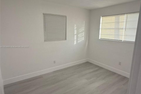 House in Miami Gardens, Florida 3 bedrooms, 120.4 sq.m. № 1802611 - photo 25