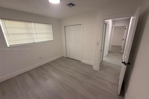 House in Miami Gardens, Florida 3 bedrooms, 120.4 sq.m. № 1802611 - photo 27