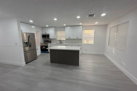 House in Miami Gardens, Florida 3 bedrooms, 120.4 sq.m. № 1802611 - photo 12