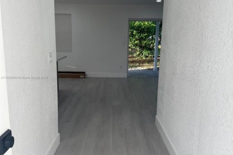 House in Miami Gardens, Florida 3 bedrooms, 120.4 sq.m. № 1802611 - photo 7
