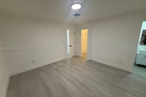 House in Miami Gardens, Florida 3 bedrooms, 120.4 sq.m. № 1802611 - photo 29