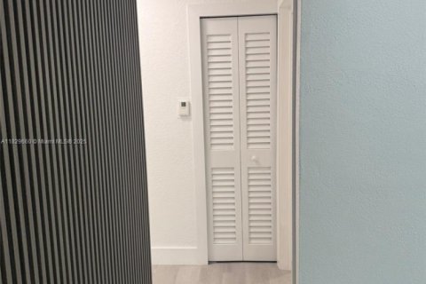 House in Miami Gardens, Florida 3 bedrooms, 120.4 sq.m. № 1802611 - photo 16
