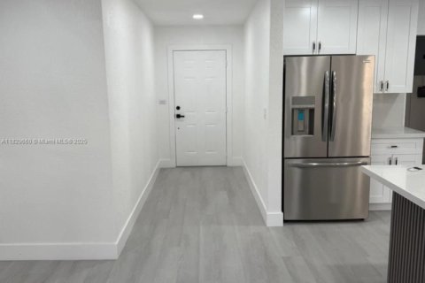 House in Miami Gardens, Florida 3 bedrooms, 120.4 sq.m. № 1802611 - photo 5