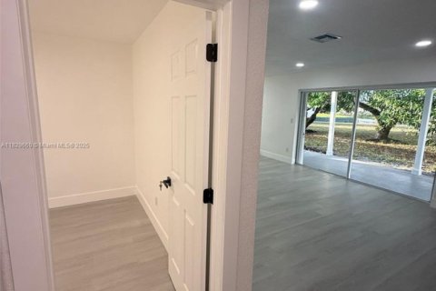 House in Miami Gardens, Florida 3 bedrooms, 120.4 sq.m. № 1802611 - photo 17