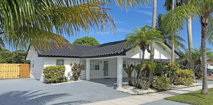 Casa en Miami, Florida 4 dormitorios, 111.48 m2 № 1952955