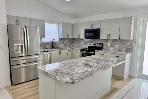 Casa en venta en Miami, Florida, 4 dormitorios, 111.48 m2 № 1952955 - foto 4