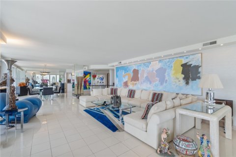 Condo in Fort Lauderdale, Florida, 6 bedrooms  № 1839442 - photo 12