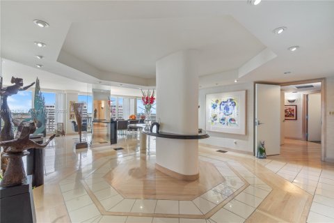 Condo in Fort Lauderdale, Florida, 6 bedrooms  № 1839442 - photo 7