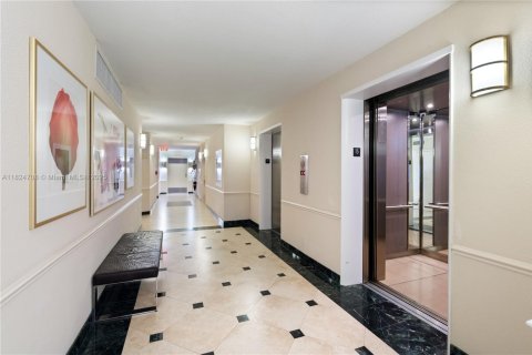 Condo in Fort Lauderdale, Florida, 6 bedrooms  № 1839442 - photo 3
