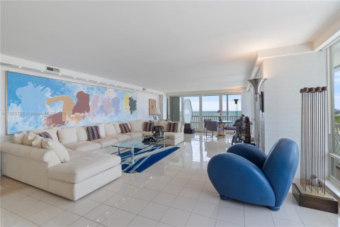 Condo in Fort Lauderdale, Florida, 6 bedrooms  № 1839442 - photo 11
